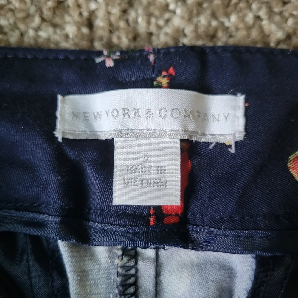New York & Company Navy Floral Capris - Picture 5 of 8